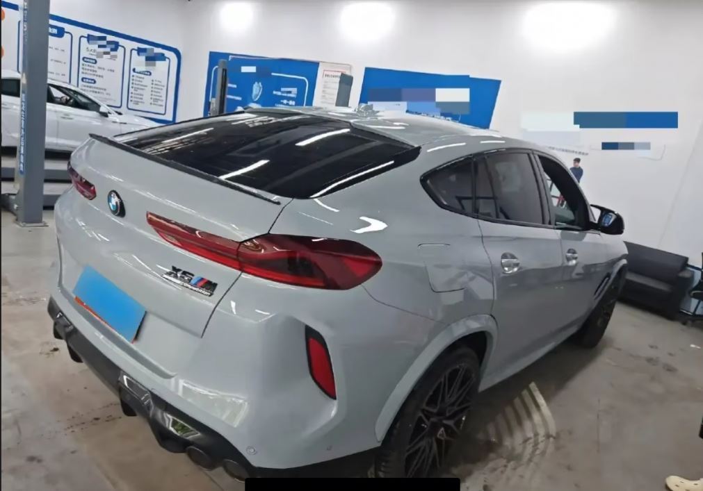 2026 BMWs X6 sedan - Image 3