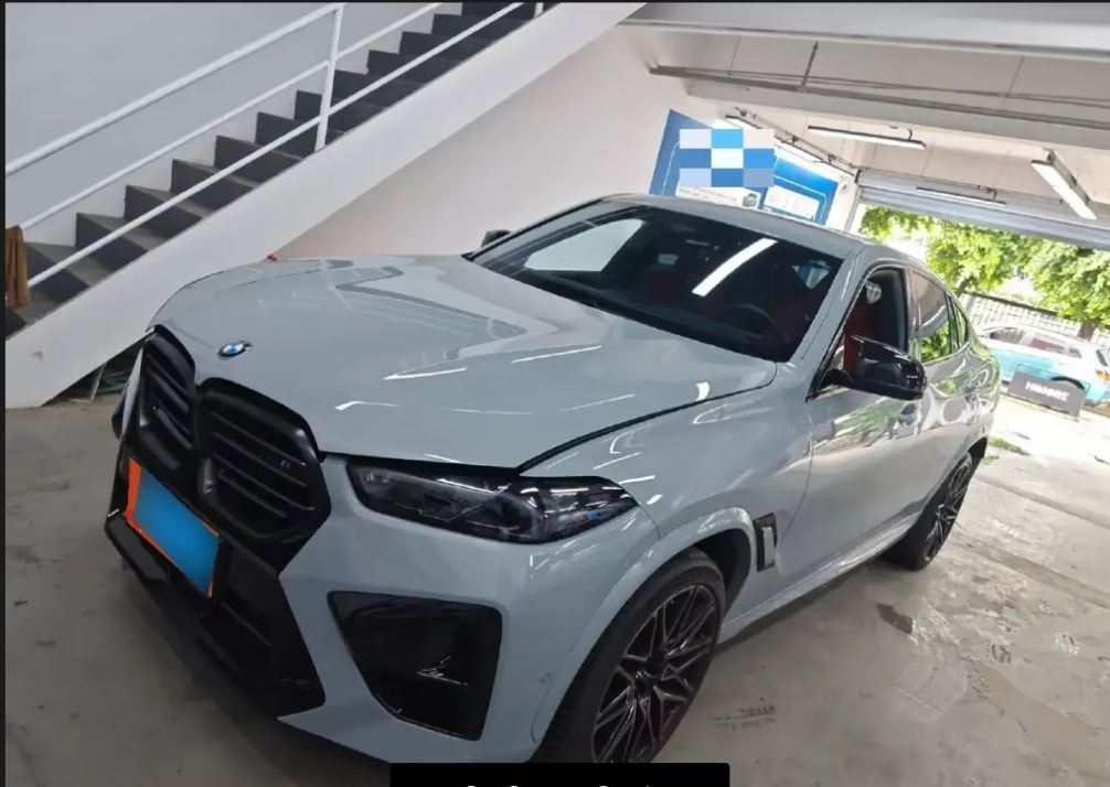 2026 BMWs X6 sedan - Image 2