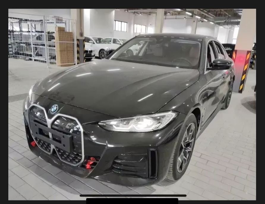2026 BMWs I4 sedan CAR