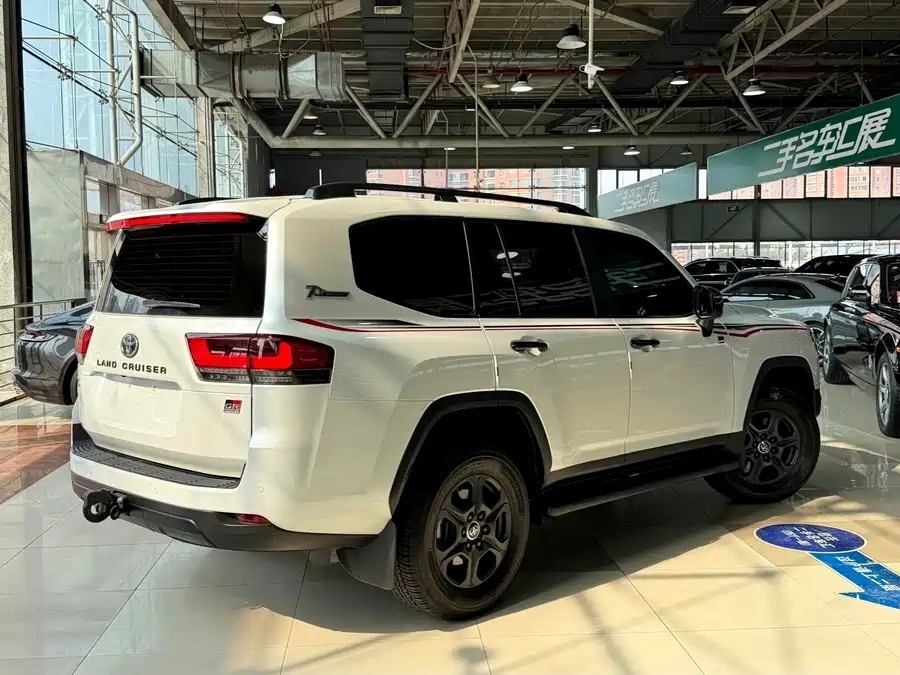 2024 Toyota LC300 3.5L V6 Twin TurboAutomatice 4WD Luxury OffRoad SUV - Image 3