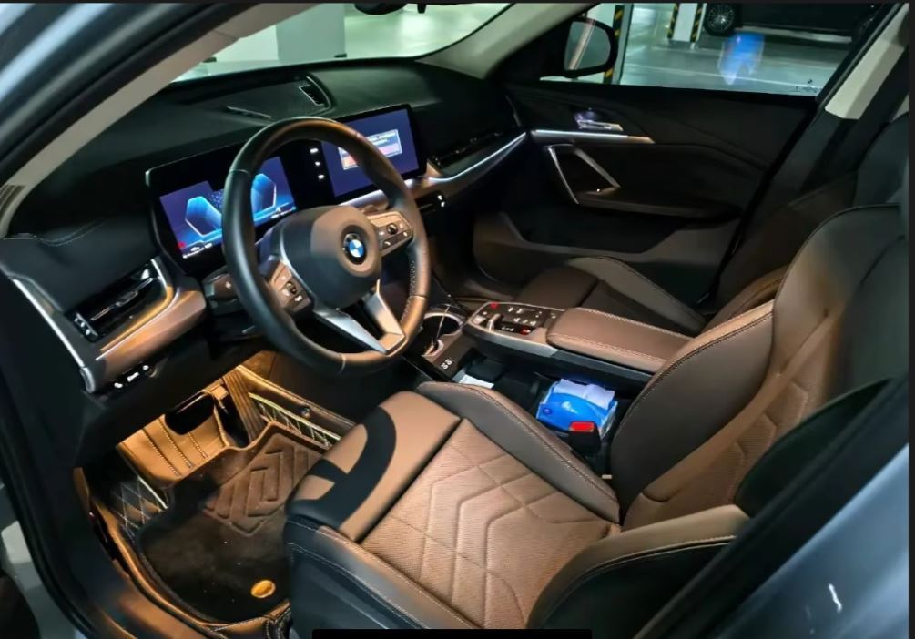 2026 BMWs X2 suv CAR - Image 3