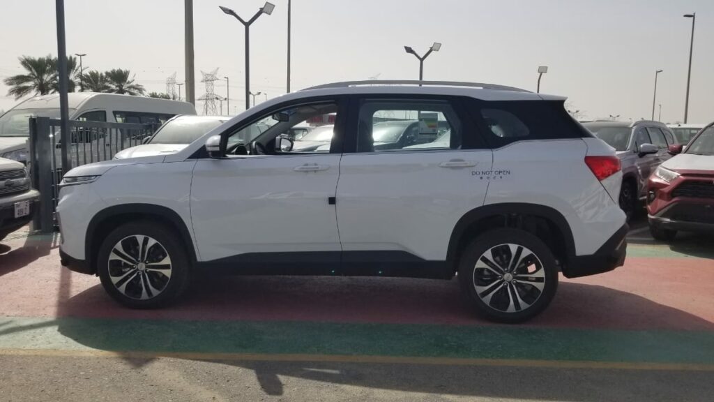 Chevrolet Captiva 2026 White Color - Image 2