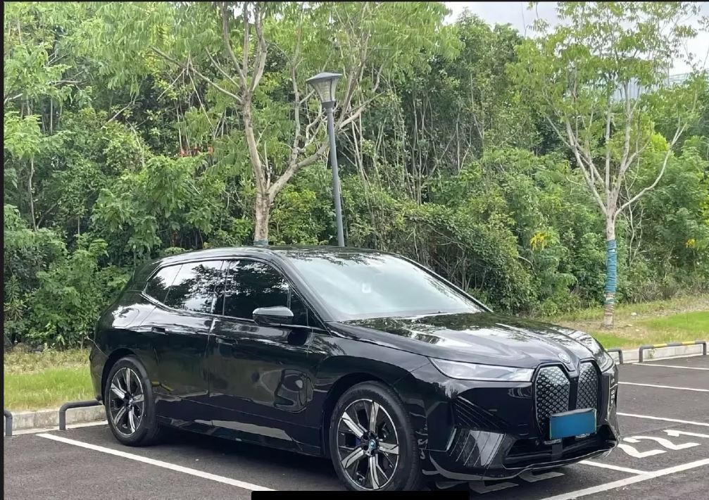 2026 BMWs IX suv CAR - Image 2