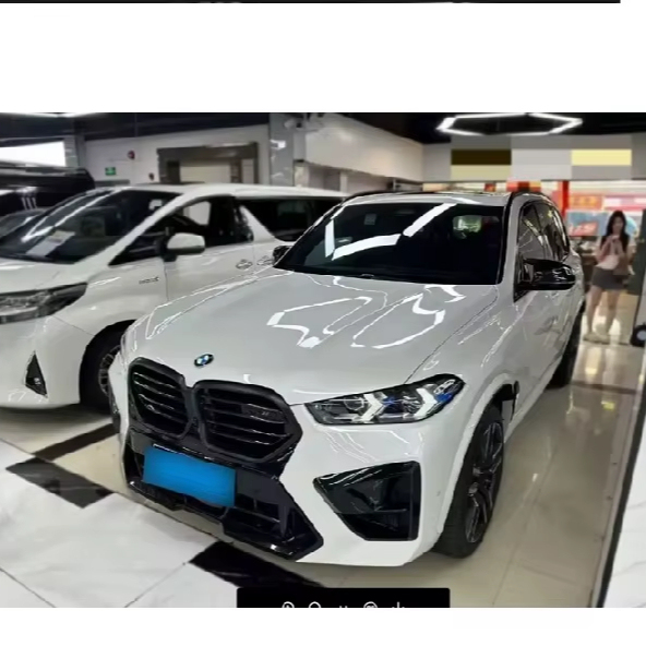 2026 BMWs X5 M suv CAR - Image 4