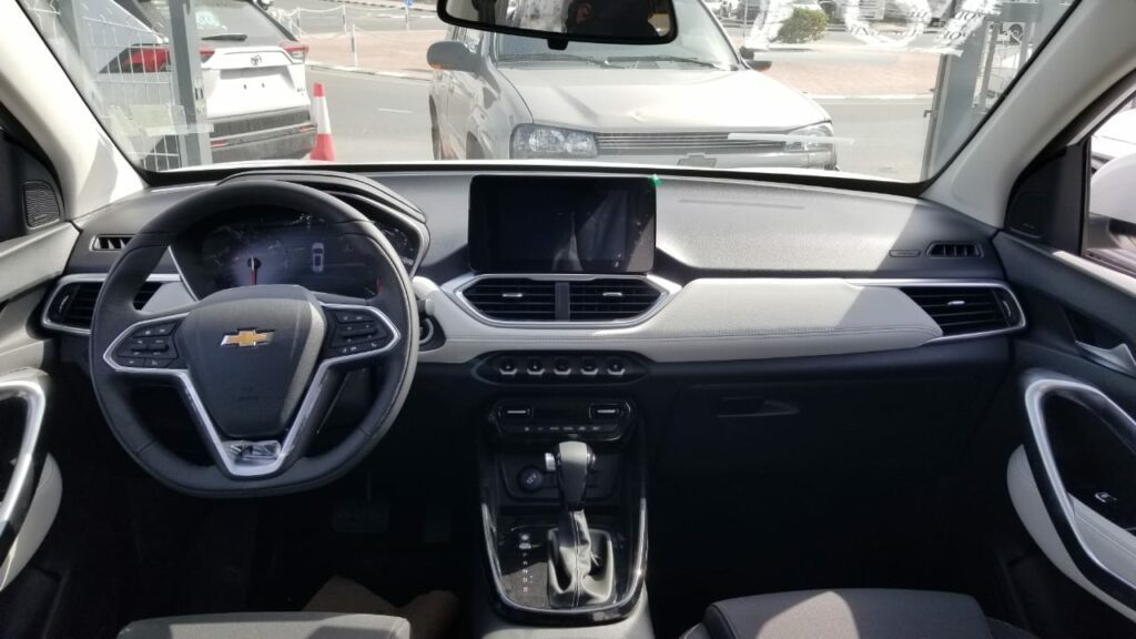 Chevrolet Captiva 2026 White Color - Image 3