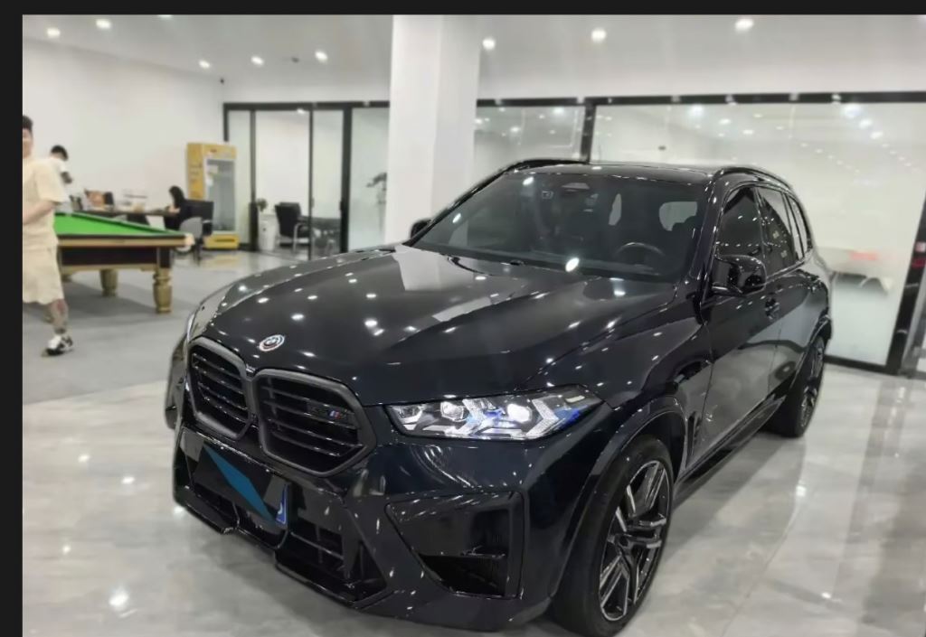 2026 BMWs X5 suv CAR - Image 3
