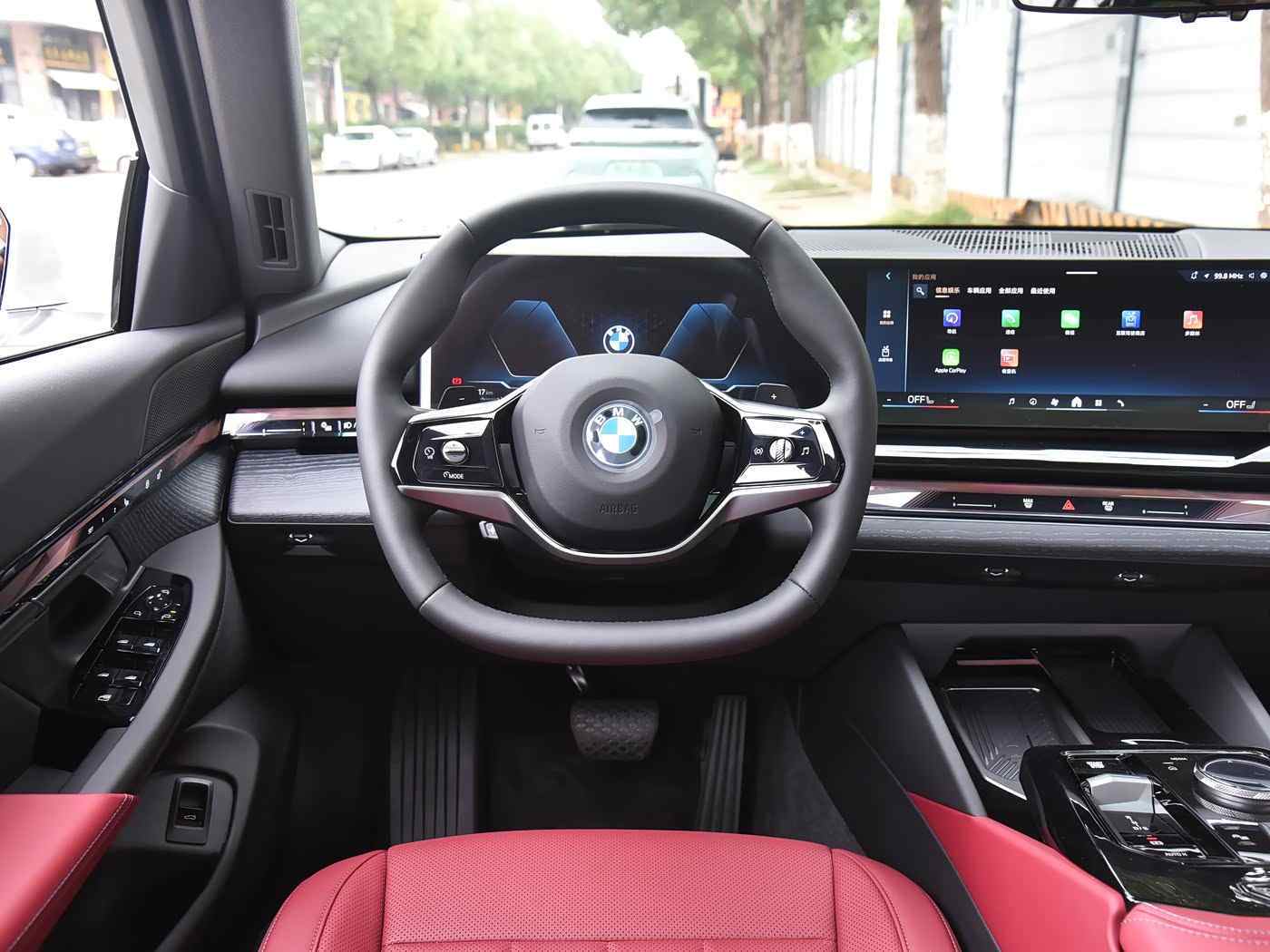 BMW 5 Series 2026 525Li Luxury M Sport 2wd 4WD Sedan Premium Car - Image 4