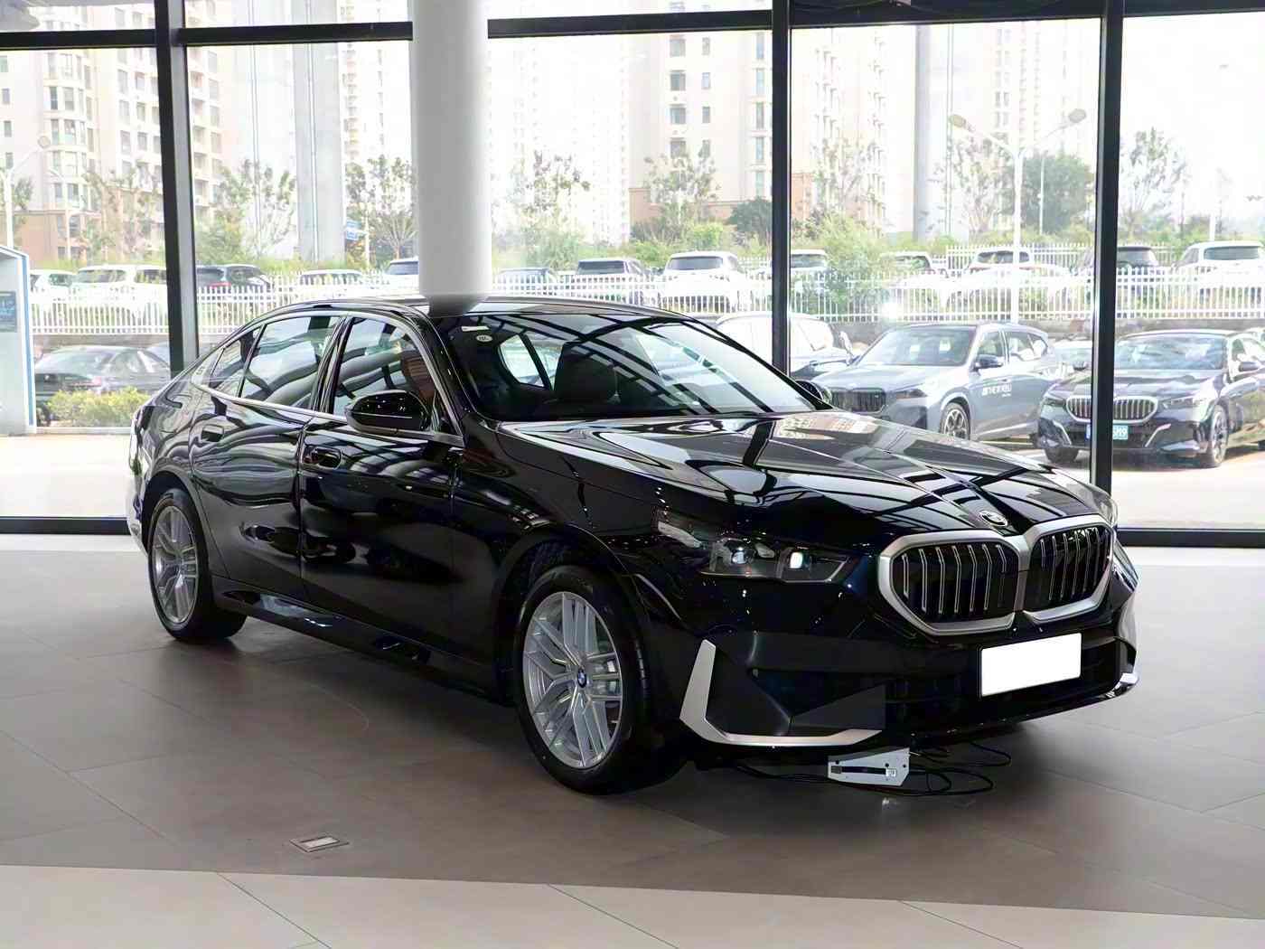 BMW 5 Series 2026 525Li Luxury M Sport 2wd 4WD Sedan Premium Car - Image 3