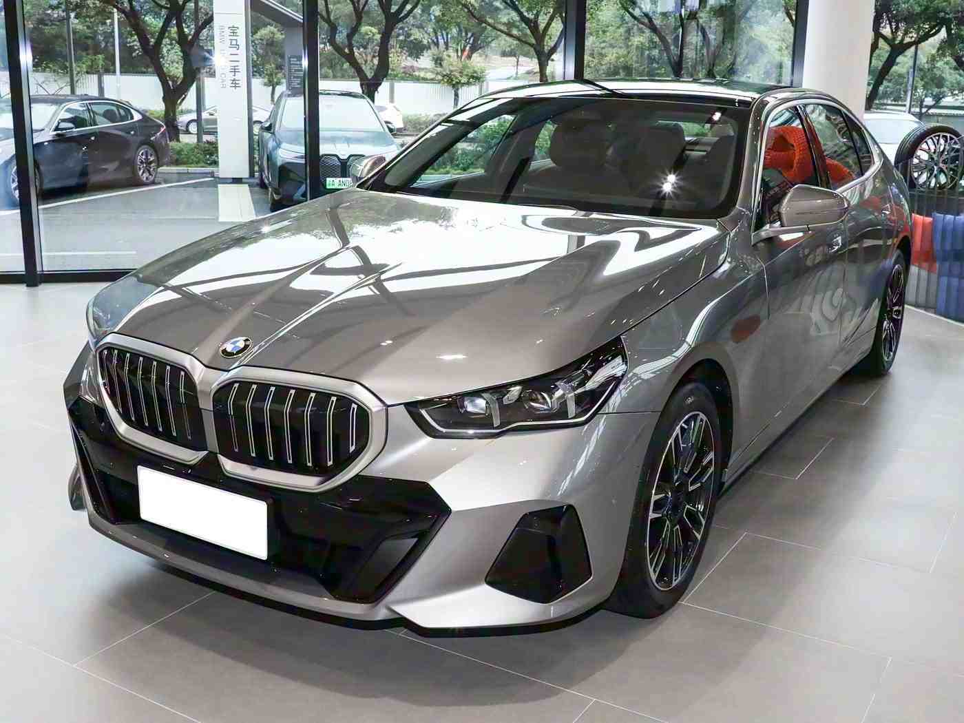 Series 525Li 530Li M Sport 2.0T Turbo Automatic Left Steering Dark Interior Panoramic Sunroof Sedan - Image 2